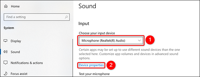 Seleccione el micrófono de "Elige tu dispositivo de entrada" menú desplegable y haga clic en "propiedades del dispositivo" en la configuración de Windows 10.