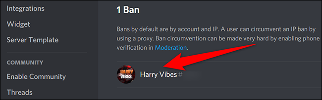 Seleccione un usuario prohibido en "prohibiciones" Página de discordia en el escritorio.