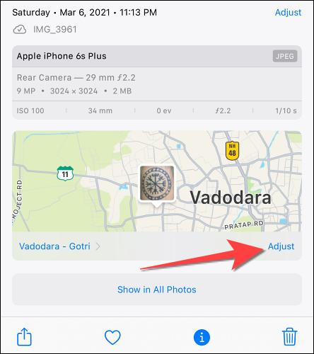 Tocar "Ajustar" opción para cambiar los detalles de ubicación de una foto.