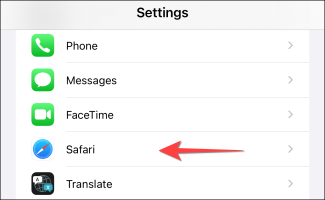 Seleccione "Safari" después de abrir el "Definiciones" aplicación en su iPhone o iPad.