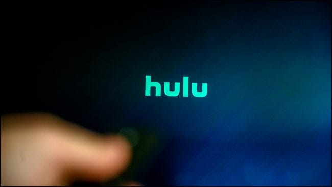 Logotipo de Hulu en un televisor