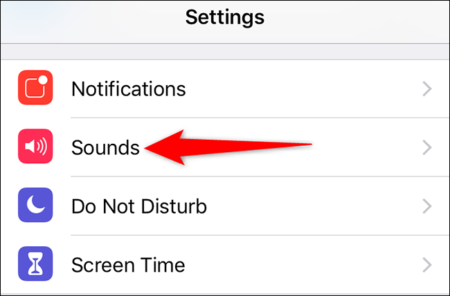 Toque "sonidos" en Ajustes en iPhone.