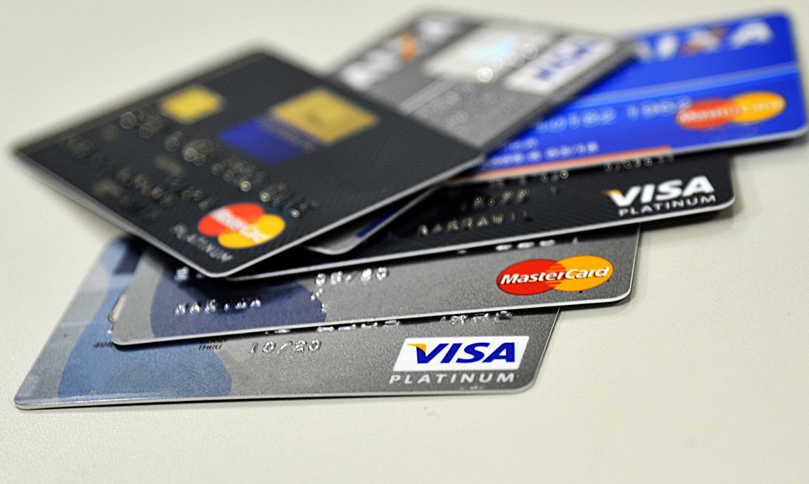 El interés anual de la tarjeta de crédito alcanza hasta el 875% |  Agencia Brasil