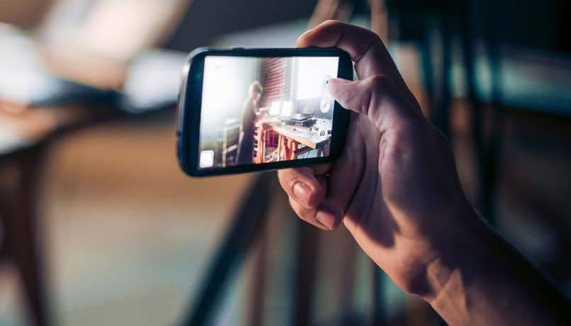 movil popazzi rojo social