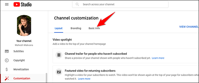 Hacer clic "Información básica" en el "Personalización de canales" página en YouTube Studio.