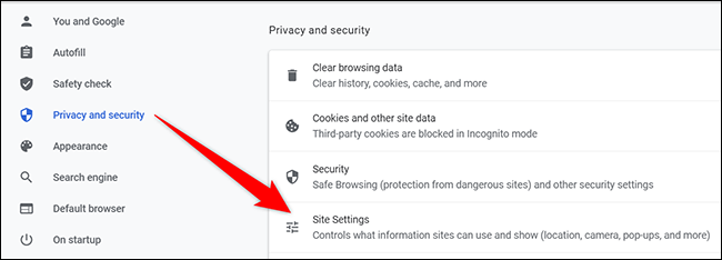 Seleccione "configuración del sitio" en el "privacidad y seguridad" página en Chrome en el escritorio.