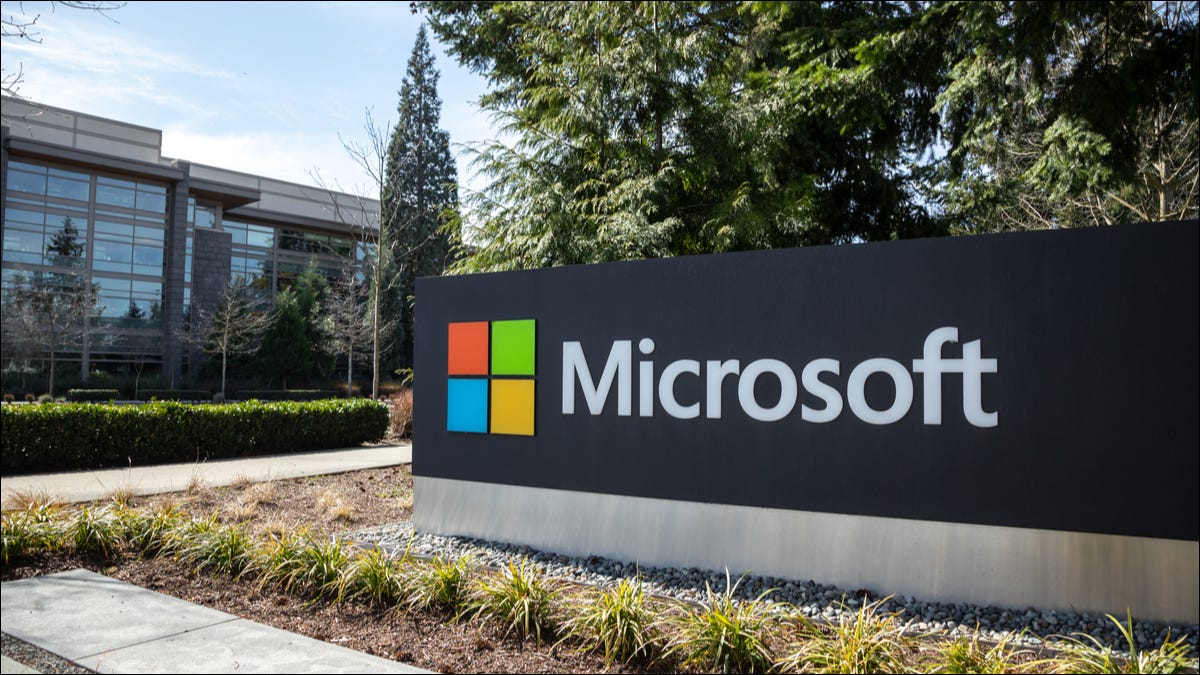 Logotipo de Microsoft en el campus