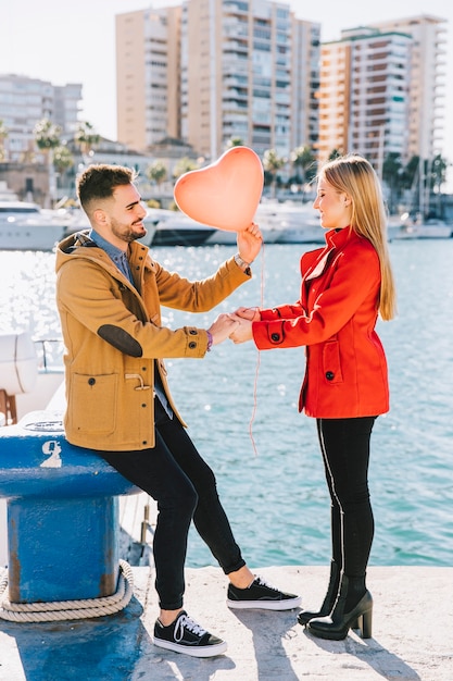 Descubre cómo hacer que tu relación sea una prioridad: 10 formas de dedicar tu amor