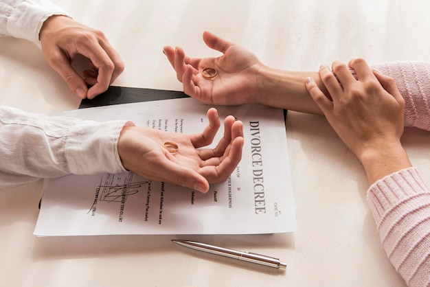 5 consejos para lidiar con el rechazo de firmar el divorcio y avanzar en tu vida.