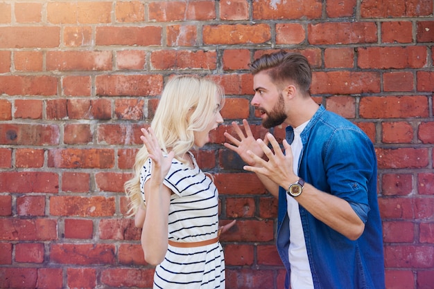 10 consejos prácticos para superar el dolor y seguir adelante después de dejar de amar a mi esposo.