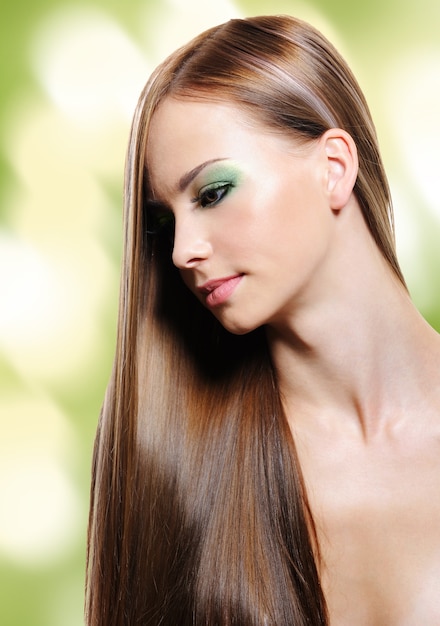 ¡Descubre el color de cabello perfecto para resaltar tu piel blanca y ojos verdes!