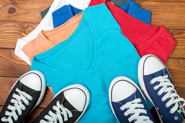 Consejos para elegir los colores ideales para la ropa masculina según la ocasión.